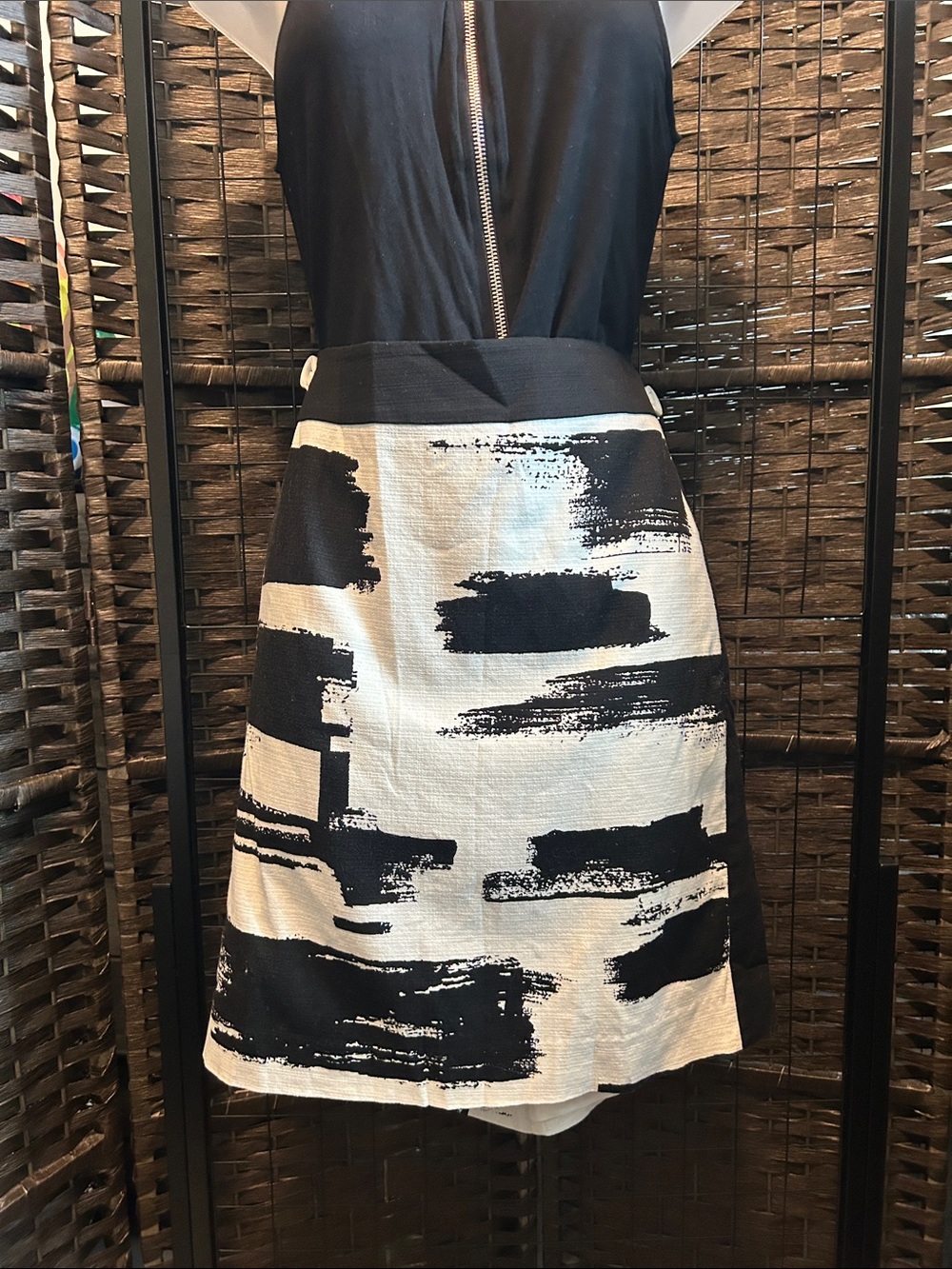 Ann Taylor Black & White Brushstroke pencil Skirt size 12